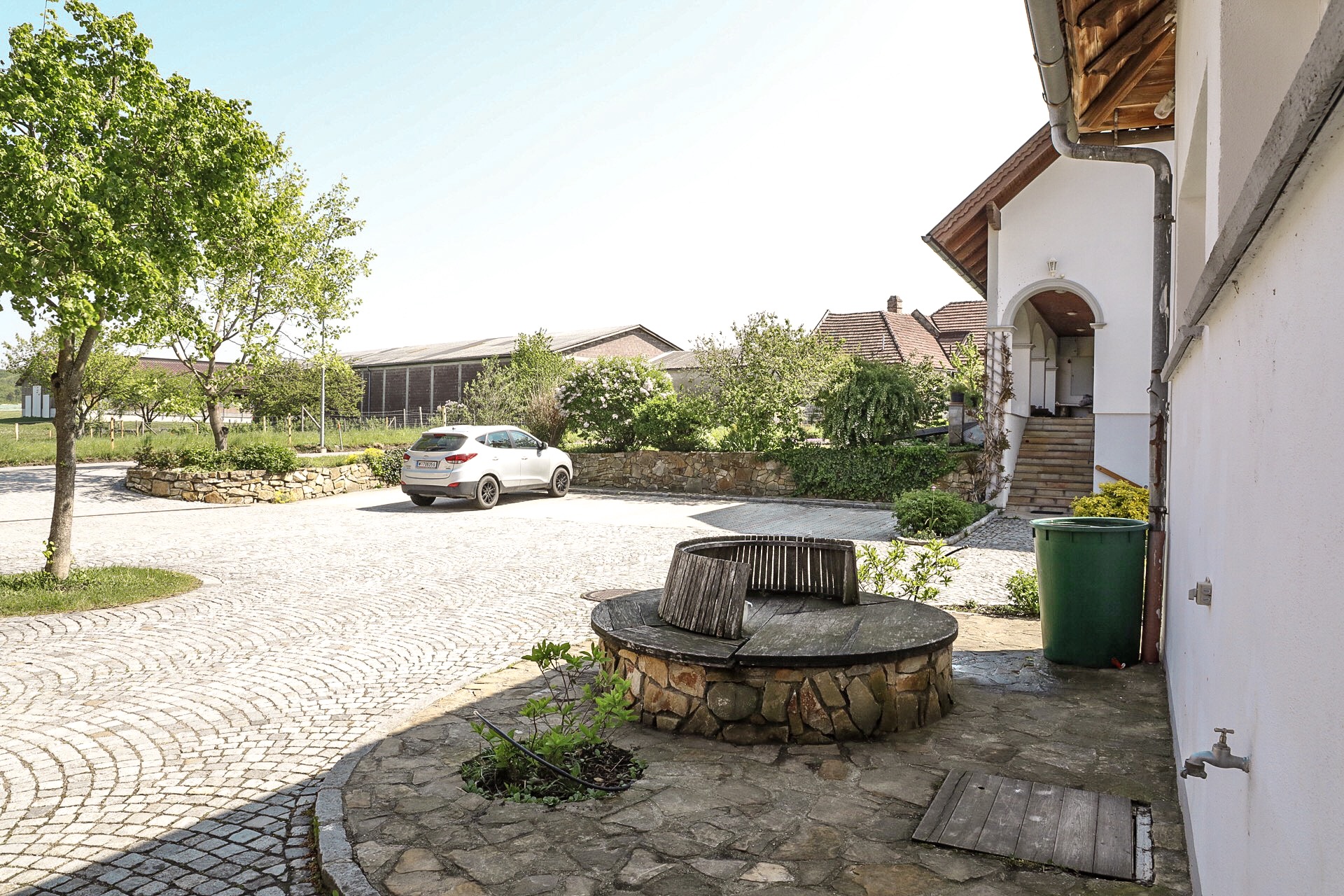 hof innen von seminarraum